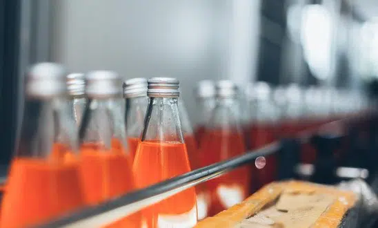 np_Orange colored soda bottles on conveyor belt in factory_0JwEr5_free (1)
